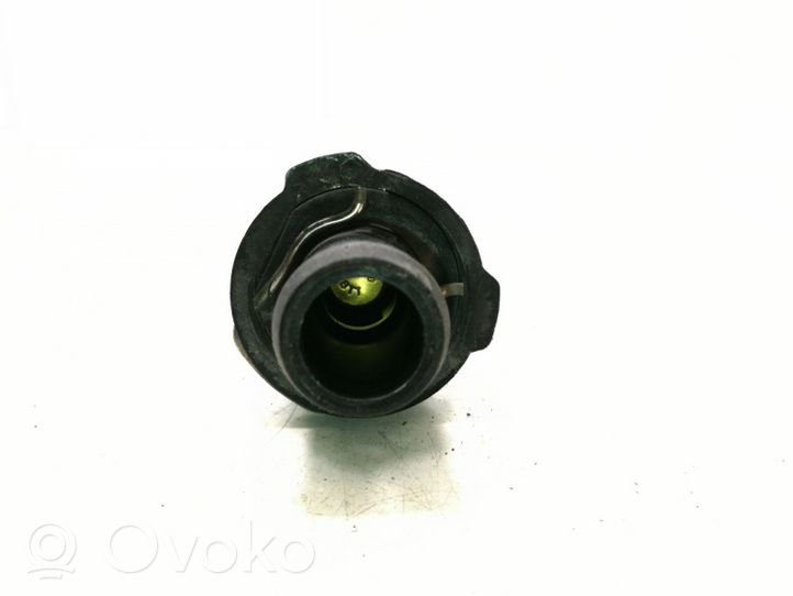 Audi A8 S8 D3 4E Boîtier de thermostat / thermostat 4E0121113