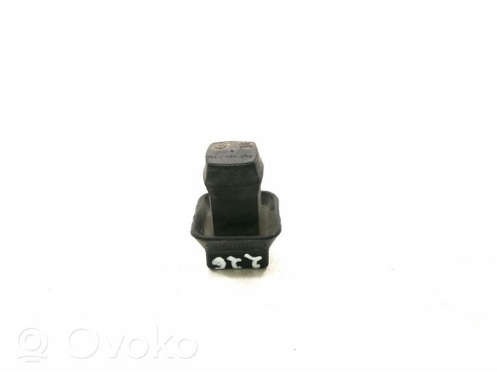 Audi Q7 4L Staffa del pannello di supporto del radiatore 7L0121276