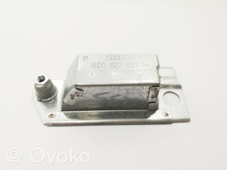 Audi A8 S8 D4 4H Lampa oświetlenia tylnej tablicy rejestracyjnej 8E0827657H