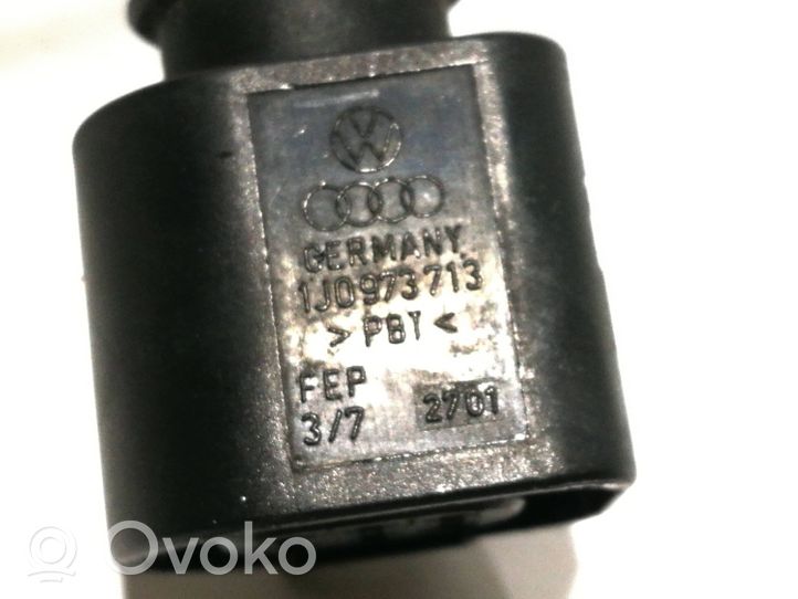 Audi A8 S8 D3 4E Porte ampoule de feu arrière 1J0973713