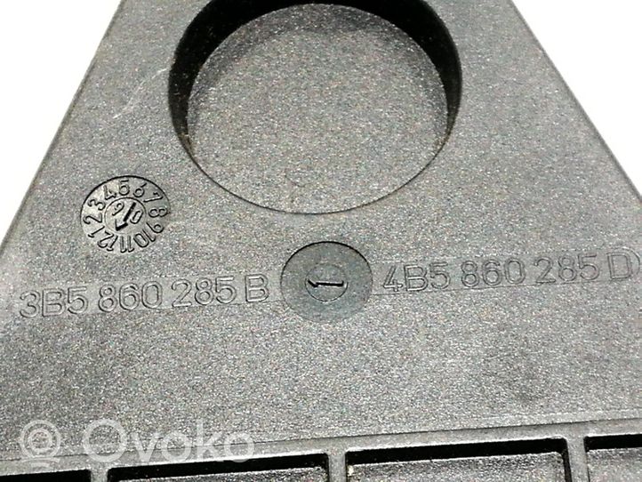 Audi A6 S6 C5 4B Varoituskolmion kannake 4B5860285D