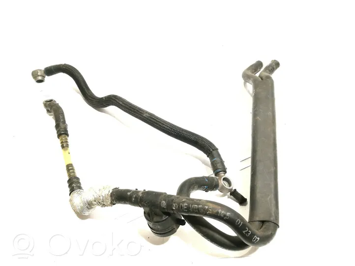 Audi A8 S8 D3 4E Tuyau d'alimentation conduite de carburant 057130300AF