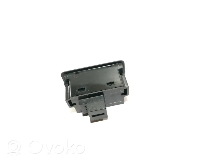 Audi Q2 - Takaluukun avauskytkimen painike/kytkin 4G0959831C