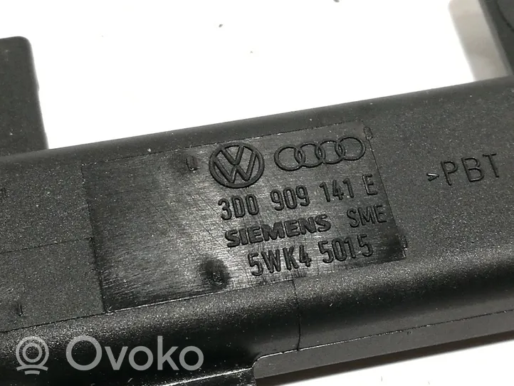 Audi A8 S8 D3 4E Radion pystyantenni 3D0909141E