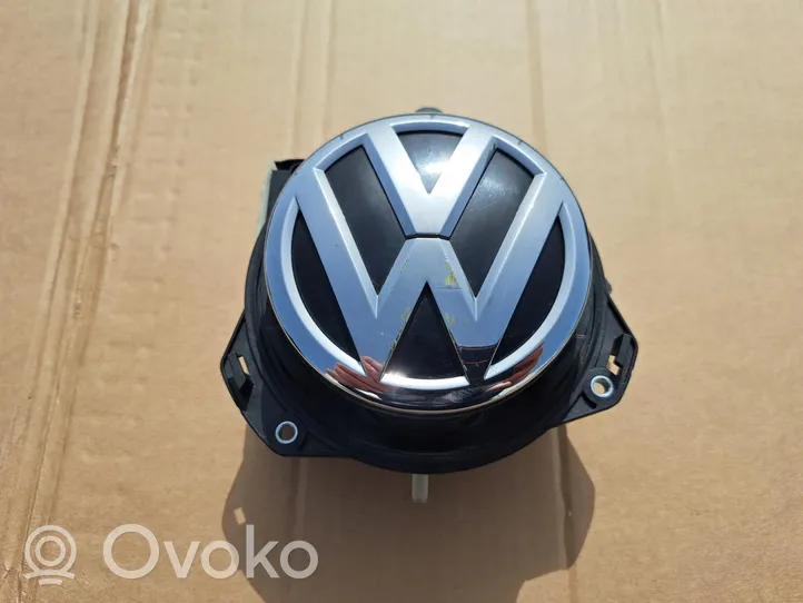 Volkswagen T-Roc Tavaratilan luukun kahva kameralla 