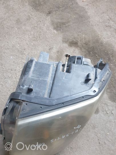 Renault Vel Satis Lampa przednia 