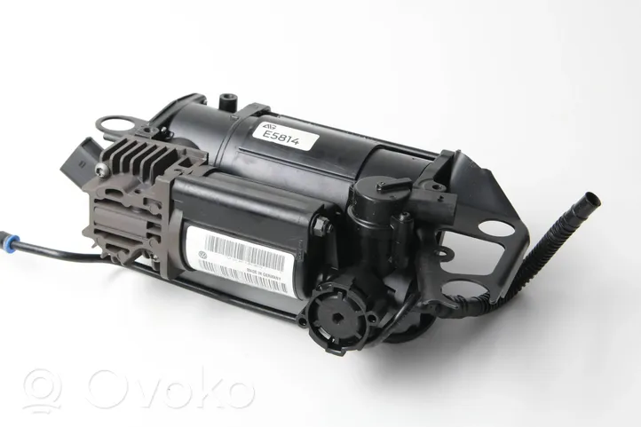 Volkswagen Touareg I Air suspension compressor 7l8616007a