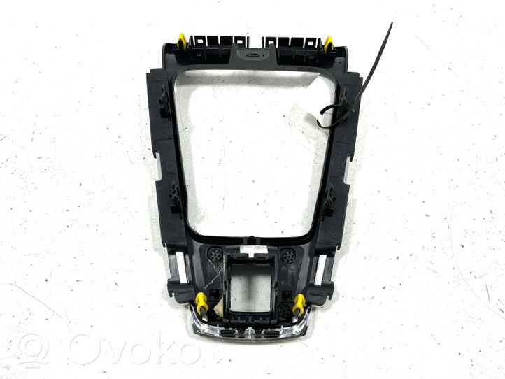 Opel Grandland X Ātrumu pārslēgšanas sviras dekoratīvā apdare (plastmasas) YP00055677