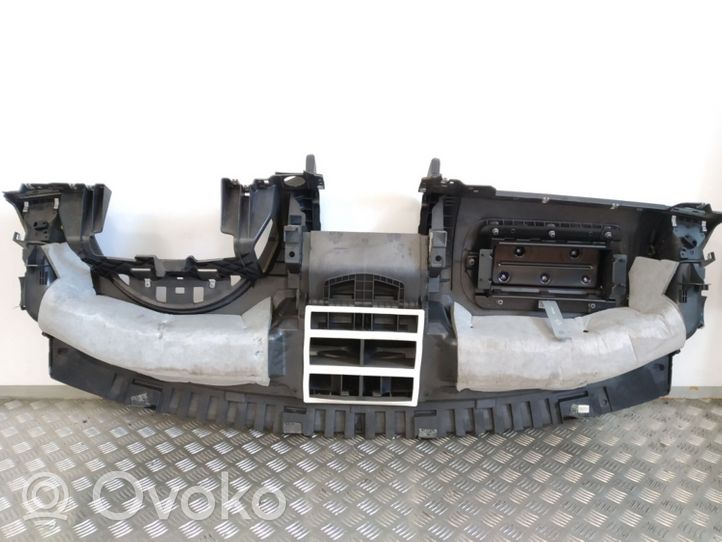 Volkswagen Touareg I Deska rozdzielcza 7L6853451