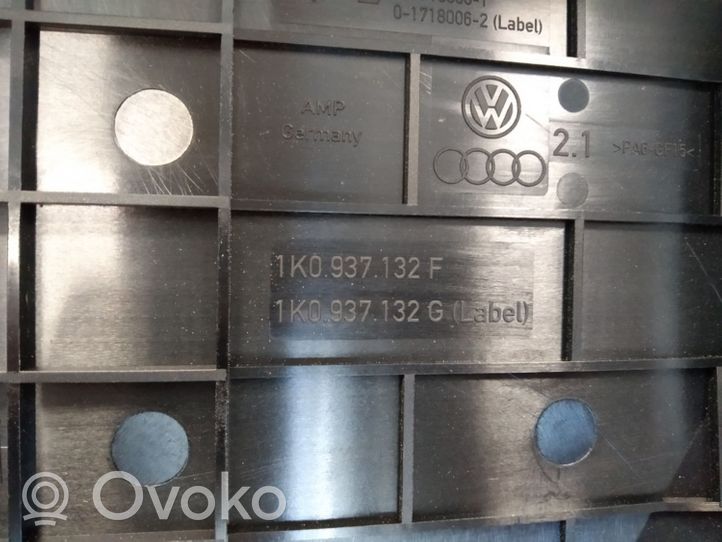 Volkswagen Tiguan Dangtelis saugiklių dėžės 1K0937132F