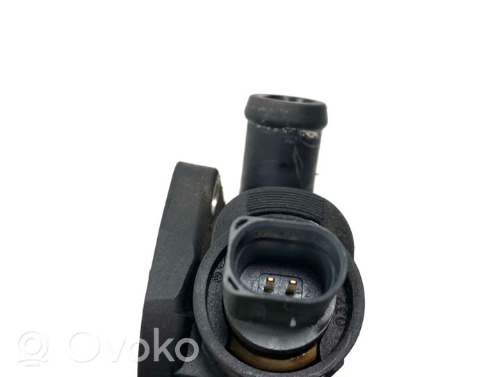 Audi A3 S3 A3 Sportback 8P Thermostat/thermostat housing 03L121131AA