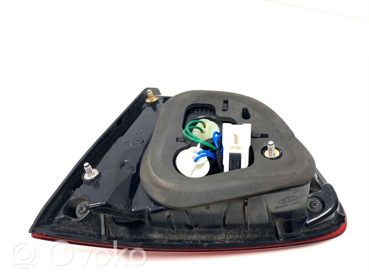 KIA Rio Luci posteriori del portellone del bagagliaio 924031W2