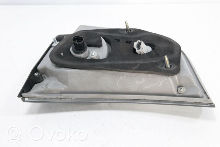 Lexus RX 300 Lampy tylnej klapy bagażnika 4841