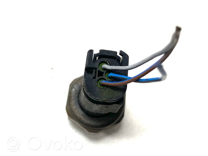 BMW 5 E39 Air conditioning (A/C) pressure sensor 8370623