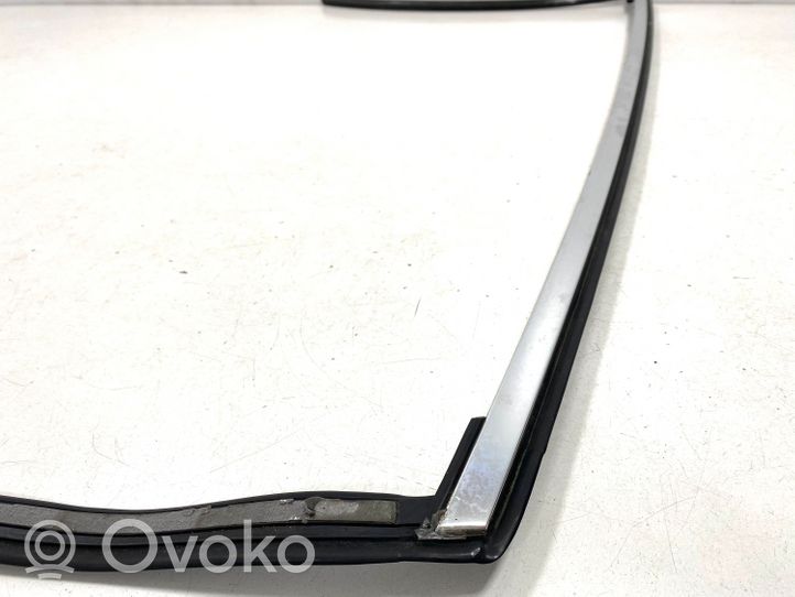 Mercedes-Benz R AMG W251 Cornice del finestrino/vetro della portiera posteriore V2516909580