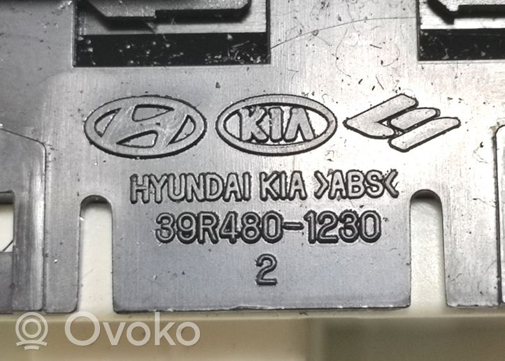 Hyundai i40 Sähkötoimisen ikkunan ohjauskytkin 935703Z0504X