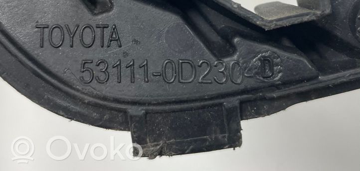 Toyota Yaris Griglia superiore del radiatore paraurti anteriore 531110D2304