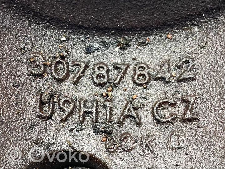 Volvo XC70 Vetoakselin tukilaakerin kiinnike 30787842