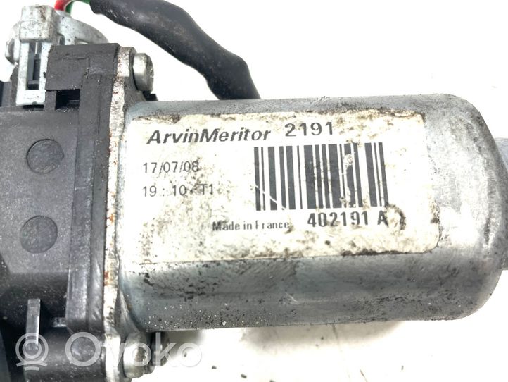 Nissan Qashqai Elektryczny podnośnik szyby drzwi przednich 402191A