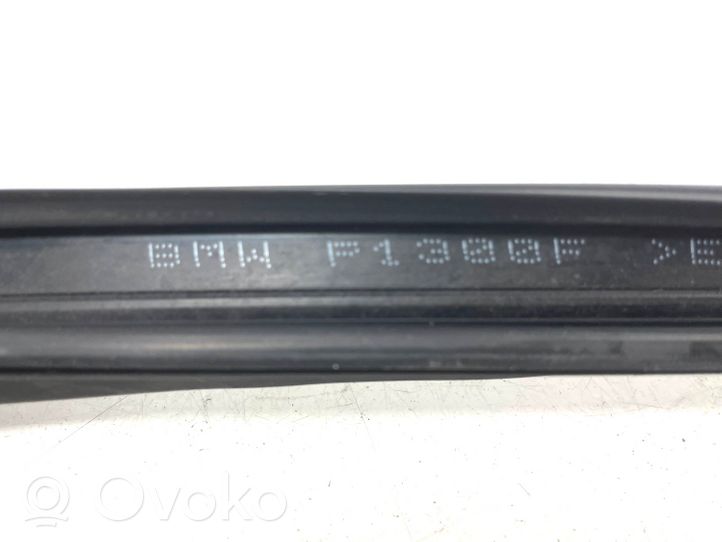 BMW 5 E60 E61 Takaoven kumitiiviste P1300F