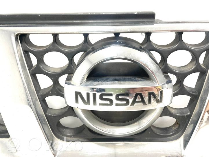 Nissan Navara D40 Etupuskurin ylempi jäähdytinsäleikkö 62310VK000