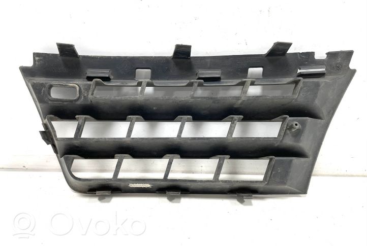 Renault Scenic II -  Grand scenic II Front bumper upper radiator grill 8200140330