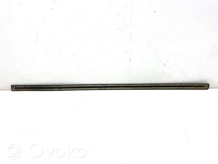 Volkswagen Golf IV Moulure de porte avant 1J4853515