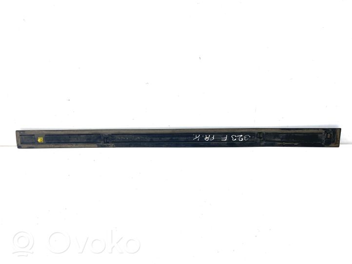 Mazda 323 F Moulure de porte avant B48150692