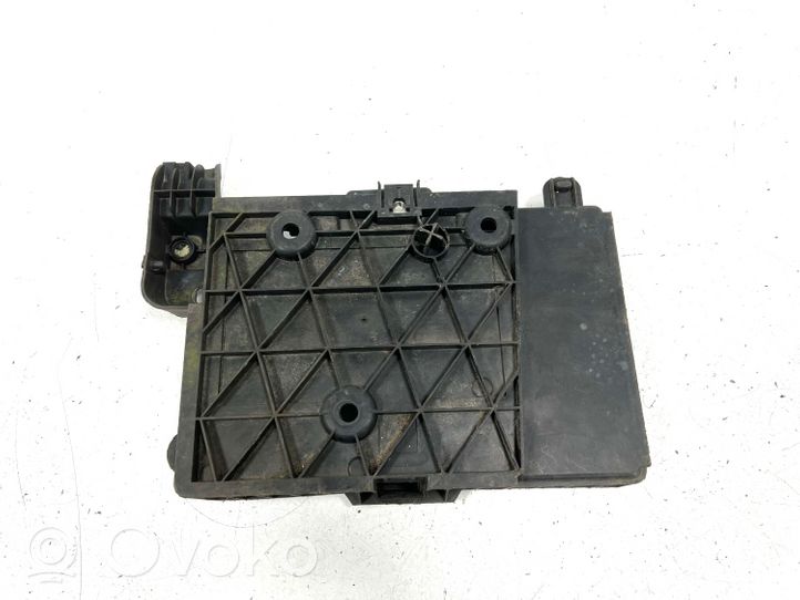 Renault Megane II Boîte de batterie 8200166032