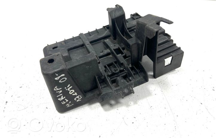 Opel Meriva A Boîte de batterie 13167332