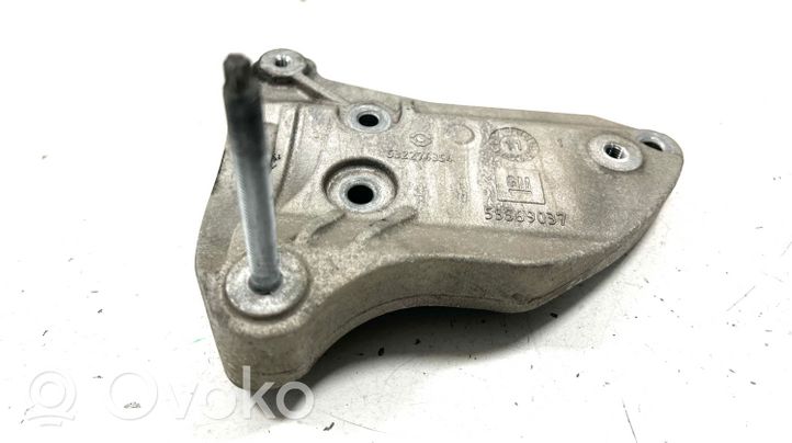 Opel Ampera Uchwyt / Mocowanie sprężarki klimatyzacji 55569037