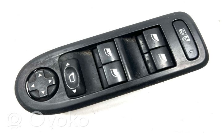 Peugeot 508 Electric window control switch 98026375ZD