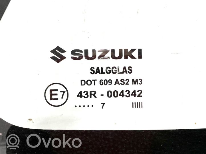 Suzuki Vitara (LY) Szyba karoseryjna tylna 8458254P00