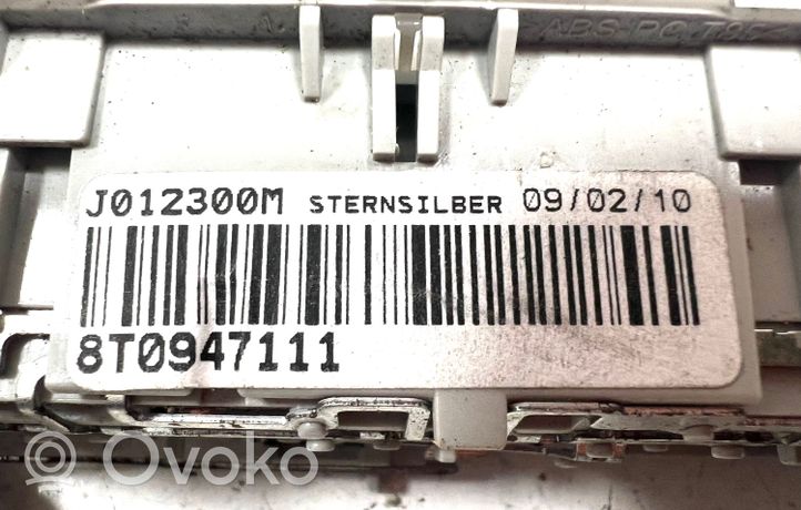 Audi A5 8T 8F Lampka podsufitki tylna 8T0947111