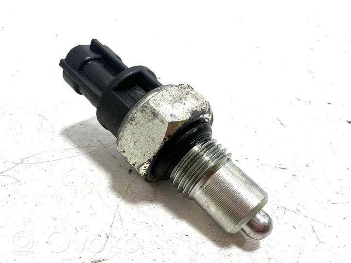 Suzuki Vitara (LY) Sensor interruptor de luz de marcha atrás 6810