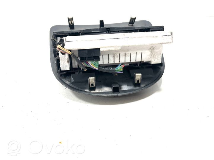 Renault Clio II Monitor / wyświetlacz / ekran 8260307273C