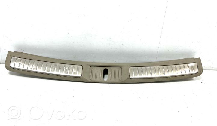 Toyota Avensis T270 Bagažinės slenksčio apdaila 5838705110