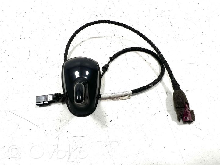 Mercedes-Benz CLS C219 GPS-pystyantenni 2118208475