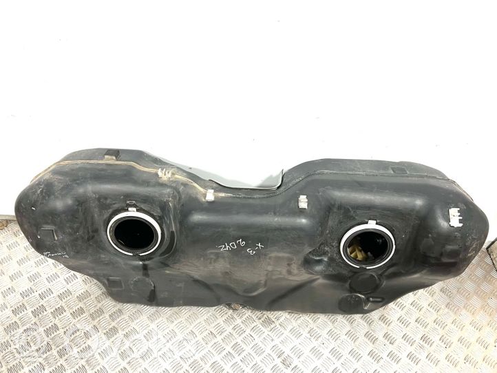 BMW X3 E83 Serbatoio del carburante 6758611