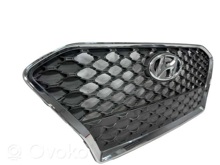 Hyundai Kona I Maskownica / Grill / Atrapa górna chłodnicy 01J90007