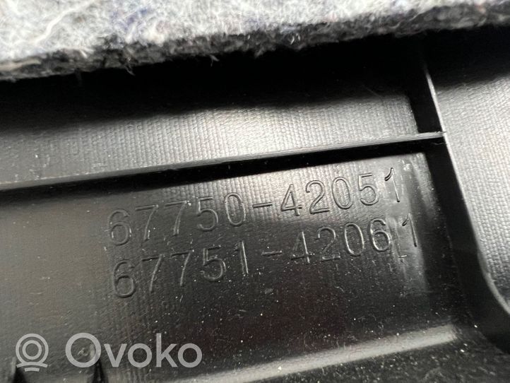 Toyota RAV 4 (XA40) Poszycie klapy tylnej bagażnika i inne elementy 6775142061