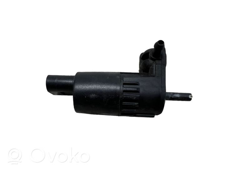 Opel Corsa E Pompa spryskiwacza szyby przedniej / czołowej 84139203