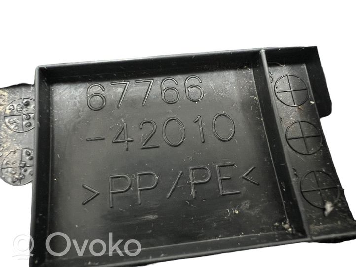 Toyota RAV 4 (XA40) Verkleidung Heckklappe Kofferraumdeckel 6776642010