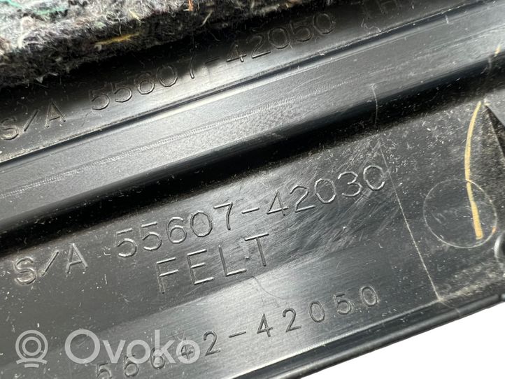 Toyota RAV 4 (XA40) Inny element deski rozdzielczej 5560742030