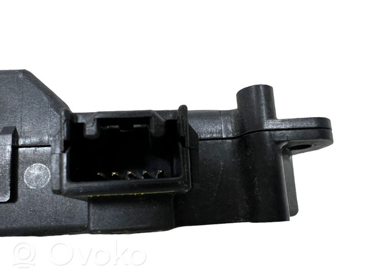 Toyota RAV 4 (XA40) Oro sklendės varikliukas 0638002170