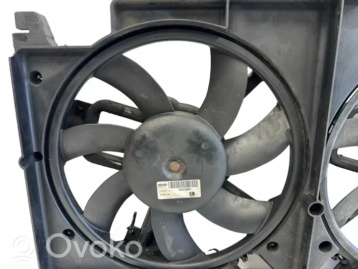 Opel Meriva B Osłona wentylatora chłodnicy 560961104