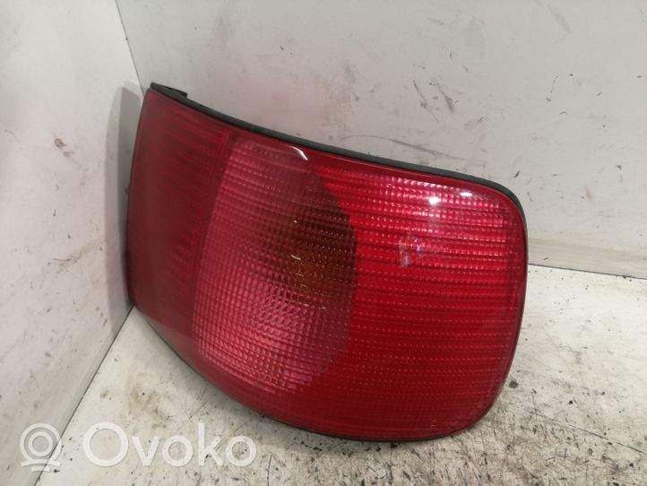 Audi A8 S8 D2 4D Lampa tylna 4D0945095