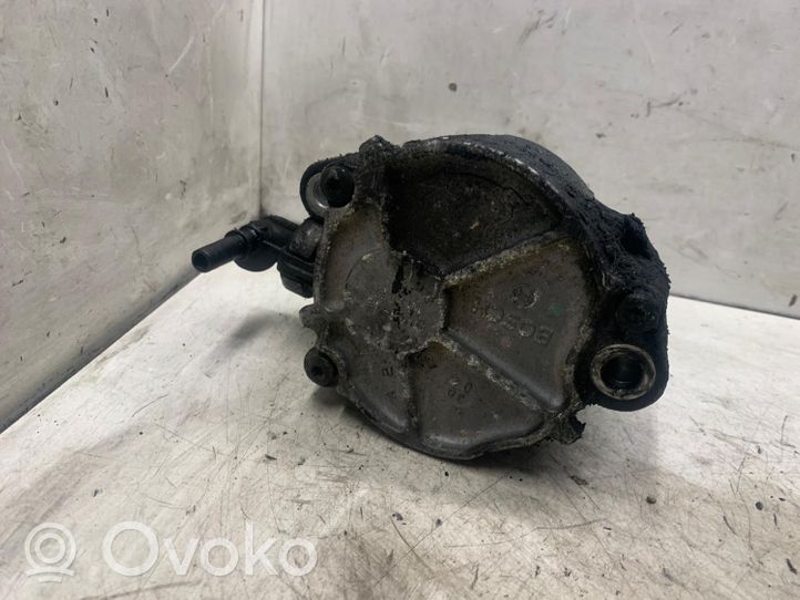 Mazda 3 I Pompe à vide 01561B