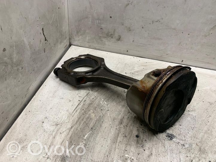 Lexus GS 300 350 430 450H Piston with connecting rod 31050