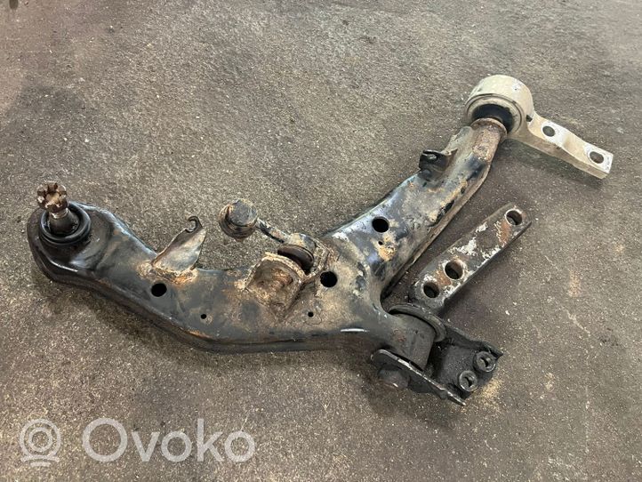 Nissan Primera Triangle bras de suspension inférieur avant 321074